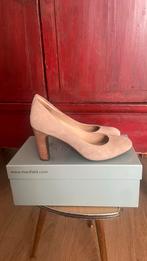 Elegante Geox Suède Pumps Nude - Maat 40, Kleding | Dames, Ophalen of Verzenden, Gedragen, Beige, Pumps