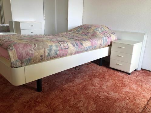 Prachtig wit eenpersoonsbed, met elec. verstel. latt.bodem., Huis en Inrichting, Slaapkamer | Complete slaapkamers, Gebruikt, Eenpersoons
