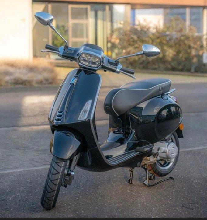 Vespa Sprint 50 4t3v E5 (9-10-2025 !!!), Fietsen en Brommers, Scooters | Vespa, Zo goed als nieuw, Overige modellen, Maximaal 45 km/u