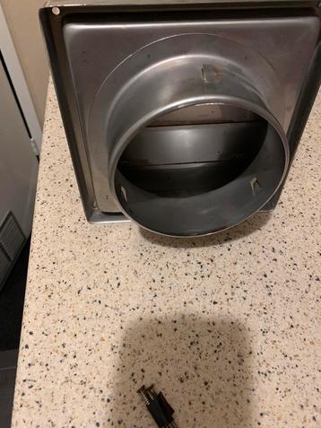 Ventilatie rooster met lamellen beschikbaar voor biedingen