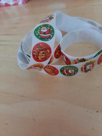 50 kerststickers rond 2,5 cm beschikbaar voor biedingen