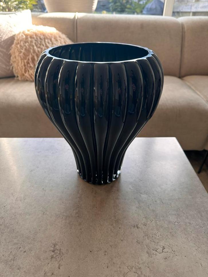 Elegante Vaas - Zwart 31x28, Huis en Inrichting, Woonaccessoires | Vazen, Zo goed als nieuw, Zwart, 50 tot 75 cm, Glas, Ophalen