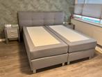 Boxspring twee persoons bed, Huis en Inrichting, Ophalen, Gebruikt, Tweepersoons, Stof zilver grijs. Met grijze pootjes.