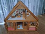 Houten poppenhuis incl. meubeltjes, Ophalen of Verzenden, Gebruikt, Poppenhuis