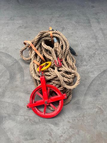 Katrol met Touw beschikbaar voor biedingen