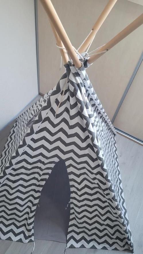 Tipi tent met vloerkleed, Kinderen en Baby's, Speelgoed | Speeltenten, Zo goed als nieuw, Ophalen