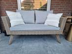 Rotan tuinbankje met houten poten, incl kussens, Ophalen, Zo goed als nieuw, Rotan