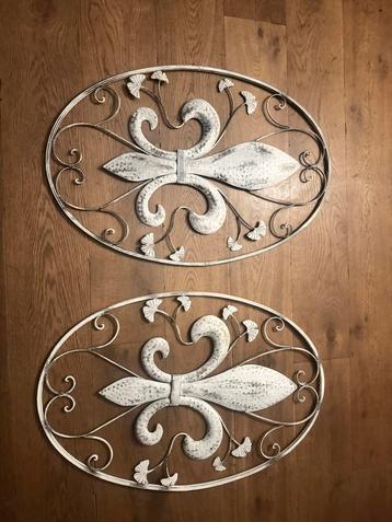 2 Metalen Wanddecoratie Franse Lelie - 91x60cm beschikbaar voor biedingen