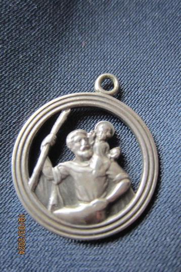 2 zilveren hangers beschikbaar voor biedingen