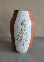 Vintage vaasje / kerateak / Aalten keramiek met vrouw-figuur, Ophalen of Verzenden