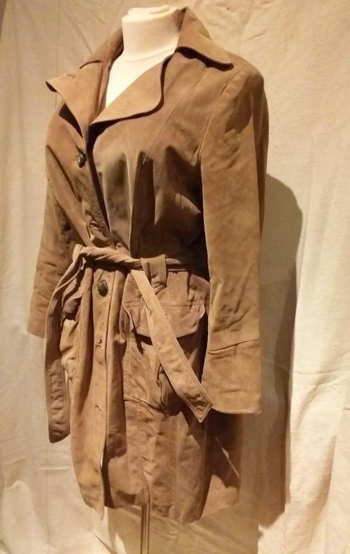 lange SUEDE-LEREN JAS khaki kleur, Kleding | Dames, Jassen | Winter, Maat 46/48 (XL) of groter, Overige kleuren, Ophalen of Verzenden