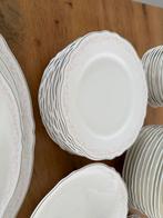 Karaca Pera Limited Edition 84-delige 12 persoons Serviesset, Huis en Inrichting, Keuken | Servies, Ophalen, Zo goed als nieuw