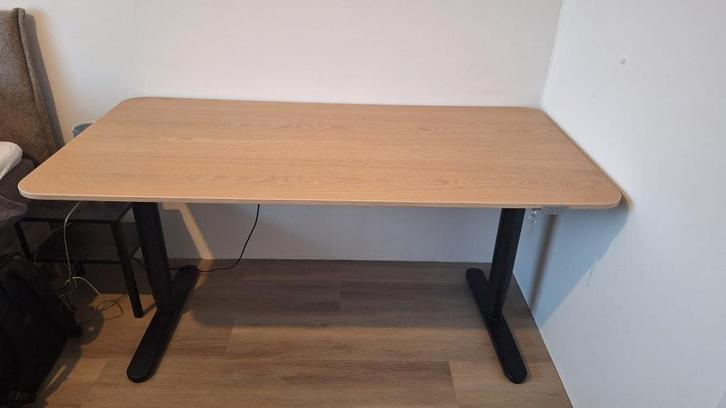 IKEA Bekant zit-sta burea elektrisch 160x180 cm, Huis en Inrichting, Bureaus, Zo goed als nieuw, Stabureau, Elektrisch, In hoogte verstelbaar