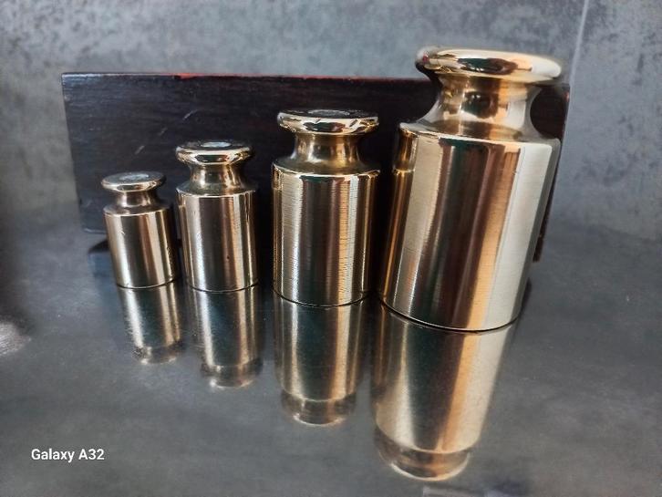 4 koperen knop gewichten in houten blok, Antiek en Kunst, Antiek | Koper en Brons, Koper, Ophalen of Verzenden