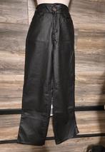 Zwarte lederlook broek met wijde pijpen - Maat L, Kleding | Dames, Zwart, Maat 42/44 (L), Ophalen of Verzenden, Zo goed als nieuw