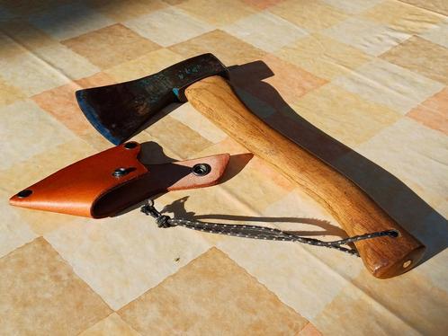 Prachtig Duits vintage handbijltje, hatchet 700gr. Bijzonder, Caravans en Kamperen, Kampeergereedschap, Gebruikt, Ophalen of Verzenden