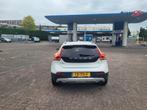 Volvo V40 1.5 T3 152PK Geartronic cross-country parelmoerwit, Auto's, Volvo, Zwart, 4 cilinders, 700 kg, Wit