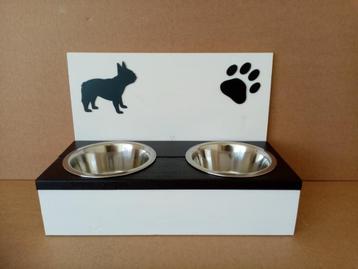 Franse bulldog voer/water bakhouders beschikbaar voor biedingen