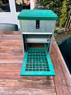Feedomatic + ratguard, Dieren en Toebehoren, Pluimvee | Toebehoren, Ophalen, Zo goed als nieuw, Drinken en Voederen