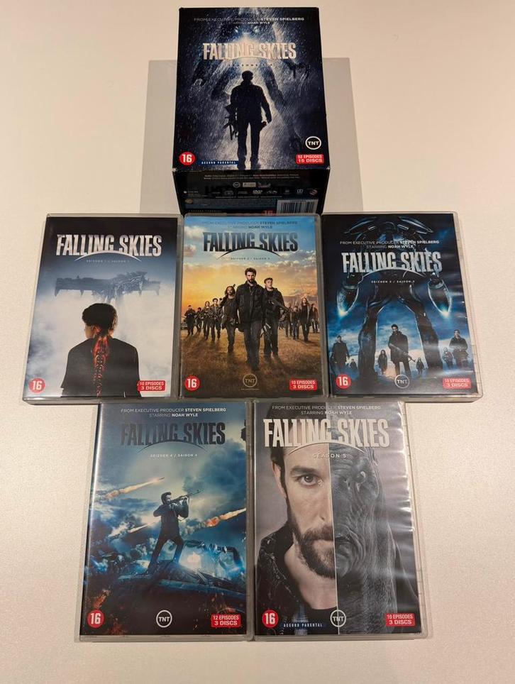 FALLING SKIES - Seizoenen 1 t/m 5 - DVD BOX - NL uitgave, Cd's en Dvd's, Dvd's | Tv en Series, Zo goed als nieuw, Verzenden