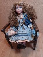 Porseleinen pop in stoeltje, Ophalen, Zo goed als nieuw, Pop