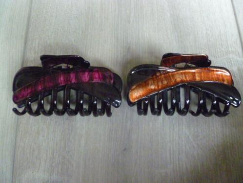 2 Haarspelden / klemmen. Paars -of bruin met zwart., Sieraden, Tassen en Uiterlijk, Uiterlijk | Haarverzorging, Gebruikt, Haarspeld