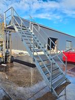 Stalen trap met bordes gegalv. Hoog 3.15 mtr. Nor013