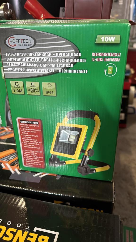 Nieuwe inklapbare LED straler - Höfftech, Caravans en Kamperen, Zaklampen, Ophalen of Verzenden