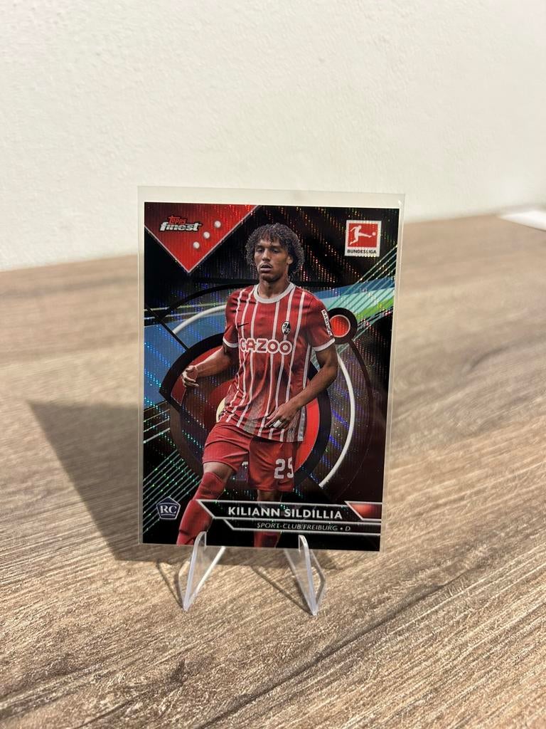 Kiliann Sildillia 2022-23 Topps Finest Bundesliga #63 /199, Ophalen of Verzenden, Zo goed als nieuw, Plaatje