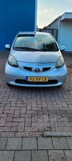 Toyota Aygo 1.0 12V Vvt-i 3DRS MMT 2007 Grijs, Auto's, Voorwielaandrijving, Stof, 4 stoelen, 68 pk
