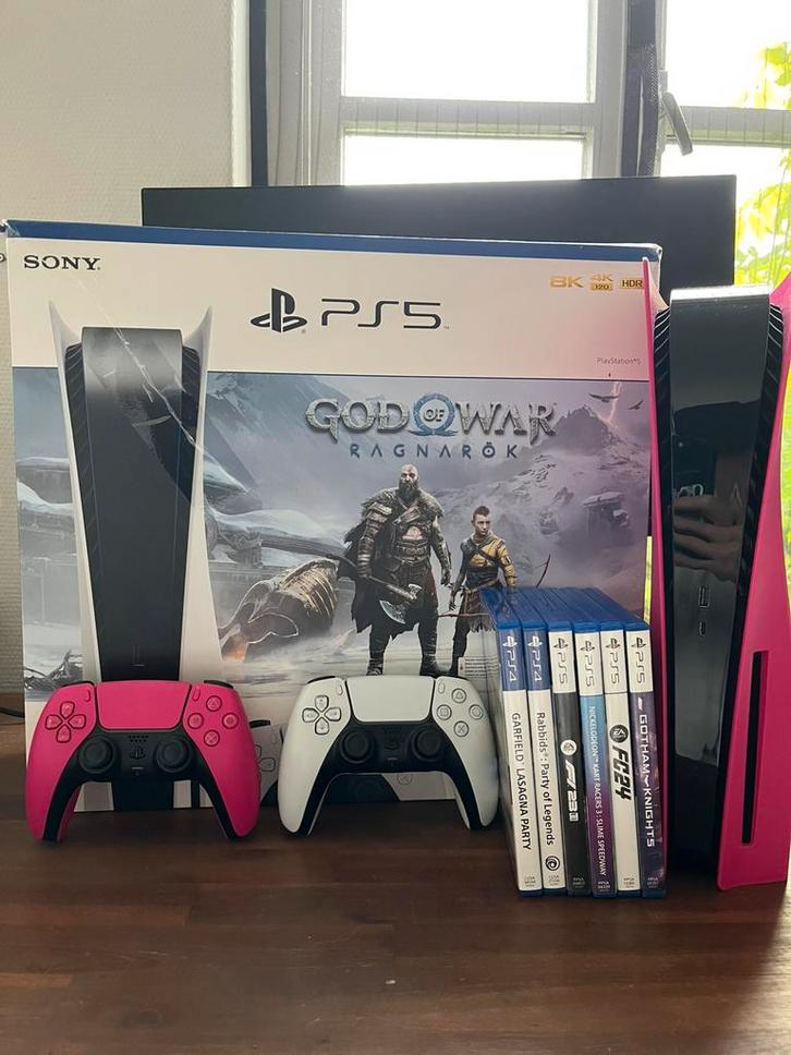 Playstation 5 disc + 2 controllers + 6 spellen, Spelcomputers en Games, Spelcomputers | Sony PlayStation 5, Zo goed als nieuw