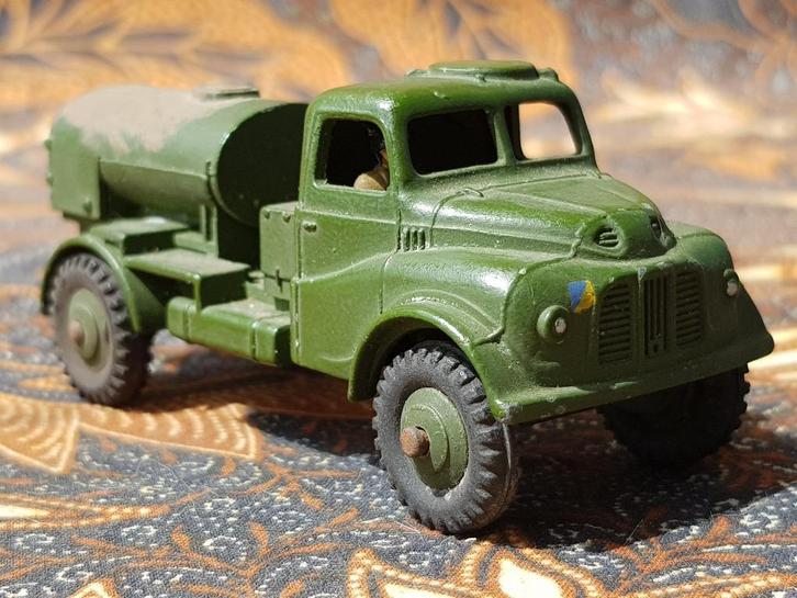Mooi oud militaria model Dinky Toys 643 uit Engeland 9 cm., Antiek en Kunst, Antiek | Speelgoed, Ophalen of Verzenden