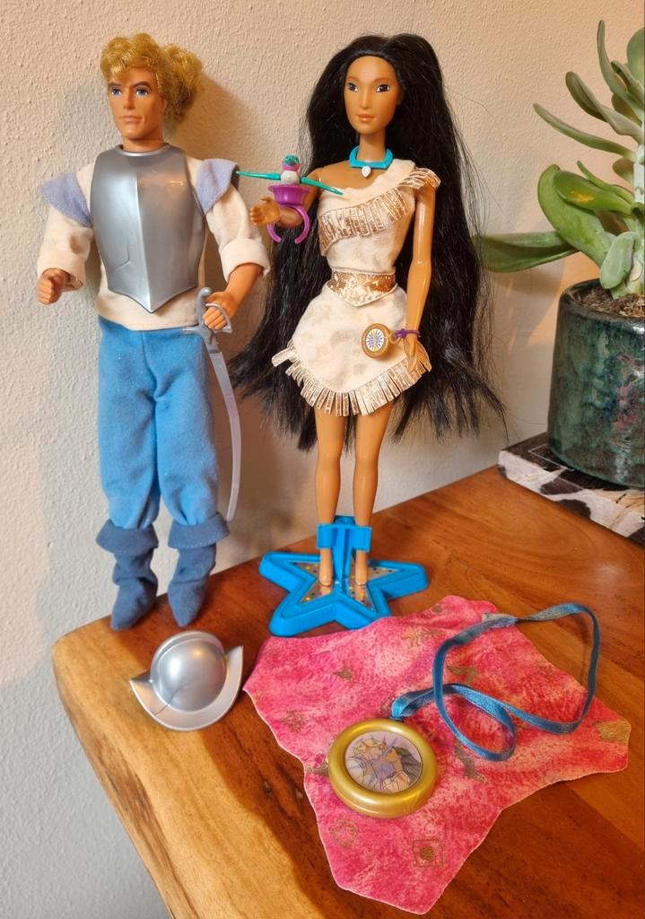Disneys Pocahontas en John Smith Barbie 1995, Verzamelen, Poppen, Zo goed als nieuw, Verzenden