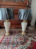 2  tafellampen met nieuwe zwarte kappen, Huis en Inrichting, Lampen | Tafellampen, Ophalen, Zo goed als nieuw, Kan in ieder interieur.