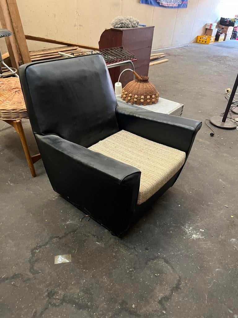 Vintage retro fauteuil jaren 60 zwart lounge wieltjes €75, Ophalen of Verzenden, Zo goed als nieuw, 50 tot 75 cm