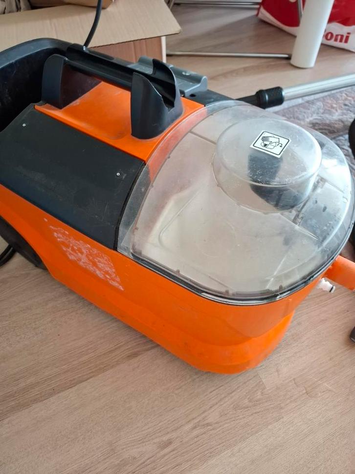 Te huur: Krachtige Kärcher Puzzi 10/1 tapijtreiniger, Doe-het-zelf en Verbouw, Reinigingsmachines, Zo goed als nieuw, Overige typen