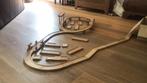 Houten autobaan met bruggen en tankstation, Kinderen en Baby's, Speelgoed | Houten speelgoed, Ophalen of Verzenden, Gebruikt, Overige typen