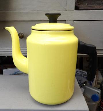 oude emaille koffiepot/ geel emaille koffiekan/ theepot beschikbaar voor biedingen