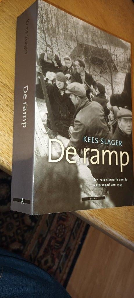 Slager, Kees - De ramp (watersnood 1953), Boeken, Ophalen of Verzenden, 20e eeuw of later, Gelezen, Kees Slager
