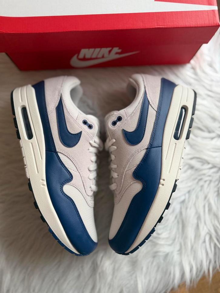 Nike Air Max 1 paars wit white purple EU 45 airmax one 90, Kleding | Heren, Schoenen, Nieuw, Sneakers of Gympen, Overige kleuren