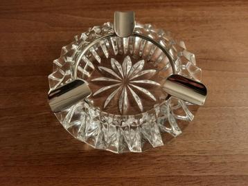 Fraaie ronde vintage asbak van kristal met metaal beschikbaar voor biedingen