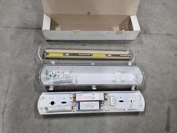 Nieuw spatwaterdicht TL lampen - 2x18W  60 CM beschikbaar voor biedingen