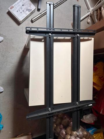 TV Muurbeugel Gebruikt beschikbaar voor biedingen