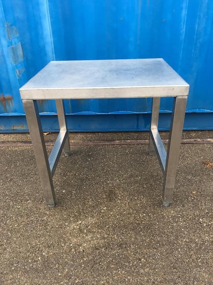 kleine rvs werk/bijzet tafel 60bij50 en 60hoog, Huis en Inrichting, Tafels | Bijzettafels, Zo goed als nieuw, Rond, 60 cm of meer