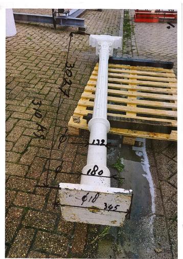 Antieke Gietijzeren Steunpilaar / Baluster beschikbaar voor biedingen