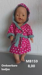 Poppenkleertjes baby pop badjas. Opbrengst KiKa., Ophalen, Nieuw, Babypop