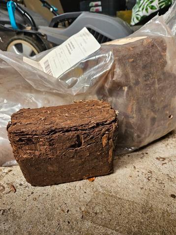 Nachtbriketten 4 stuks  beschikbaar voor biedingen