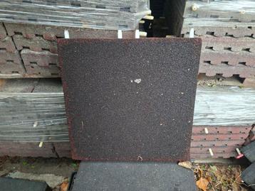 220 rubberen tegels van 50x50x6.5 cm  staltegels stalmatten  beschikbaar voor biedingen