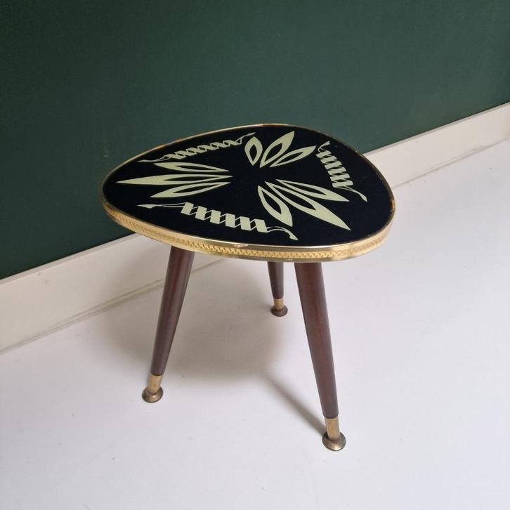 Vintage plantentafeltje / bijzettafeltje. Driehoekig 3 poot, Antiek en Kunst, Antiek | Meubels | Tafels, Ophalen of Verzenden