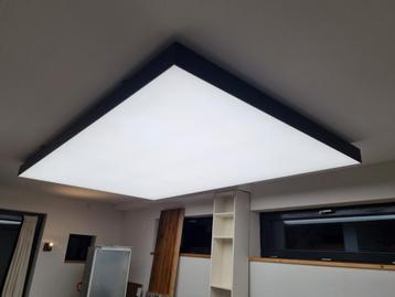 Moderne Plafondlamp met Strak Design beschikbaar voor biedingen